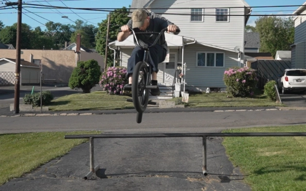 How to Bunnyhop a BMX Bike