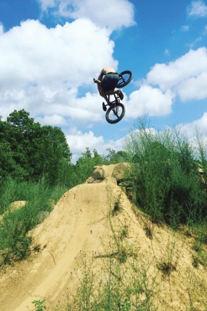 Billy Kennedy performing an inverted tabletop at Whitesox Trails In Pennsylvania