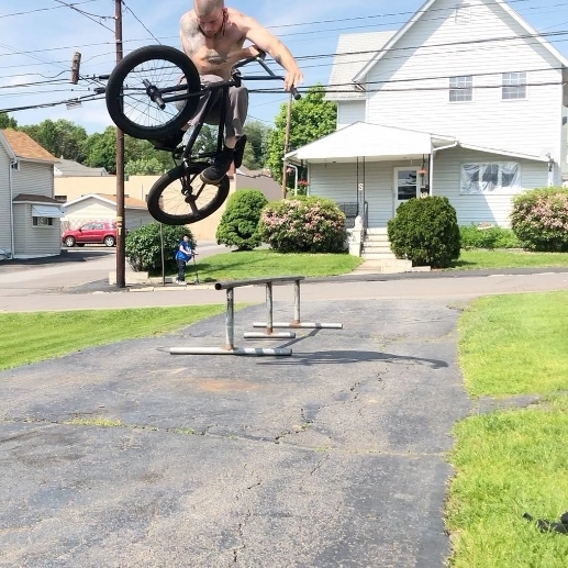 Billy Kennedy doing a rail ride to tabletop in a narrow driveway