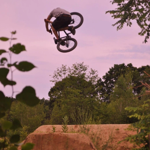 Billy Kennedy doing a flat tabletop on Hercules at Whitesox Trails in Plains, Pennsylvania.